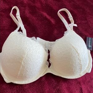 38-D Ambrielle lace push-up bra in pristine ivory